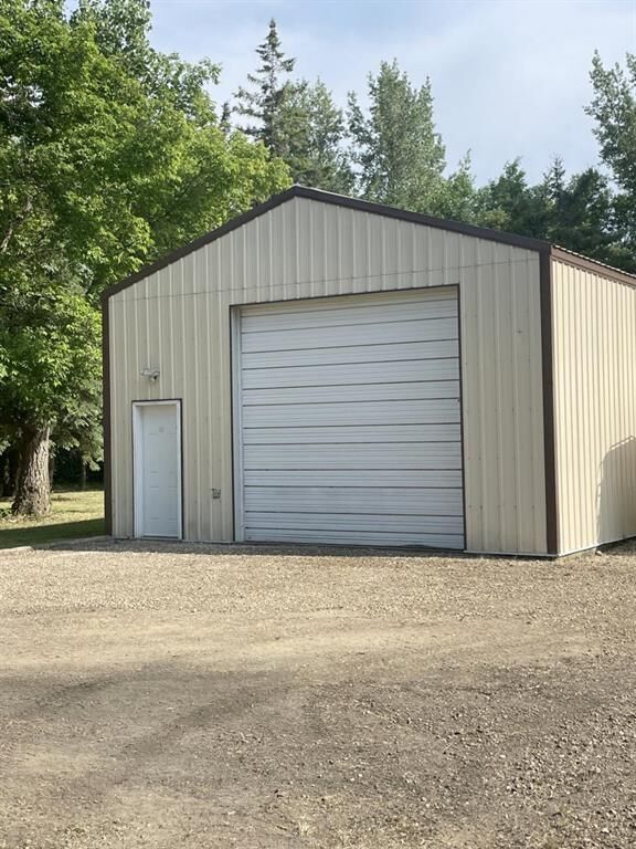 Property Photo:  75 Diamond Drive  MB R1N 3A1 