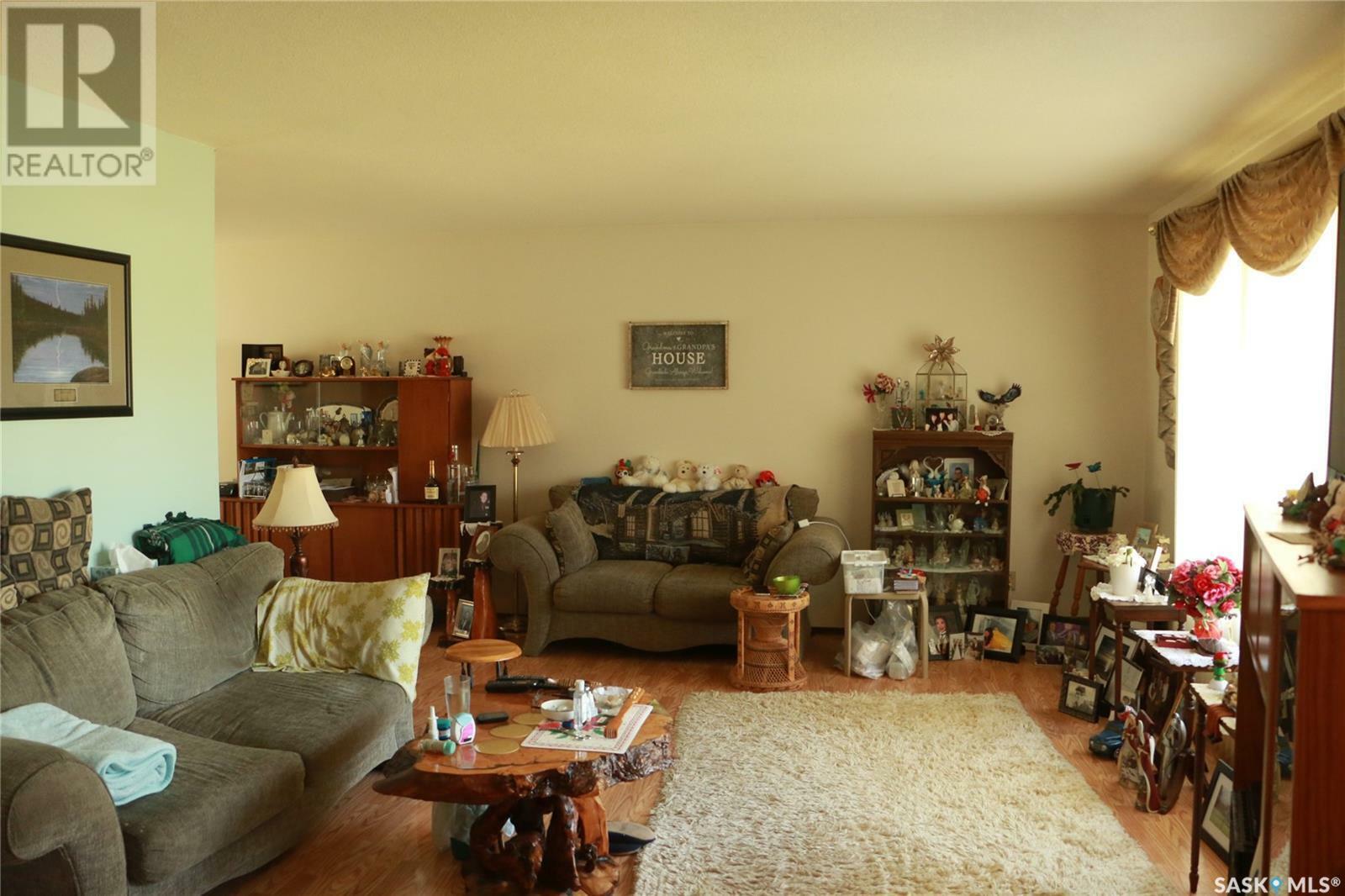 Property Photo: 304 Rosher Street SK S0K 0Z0