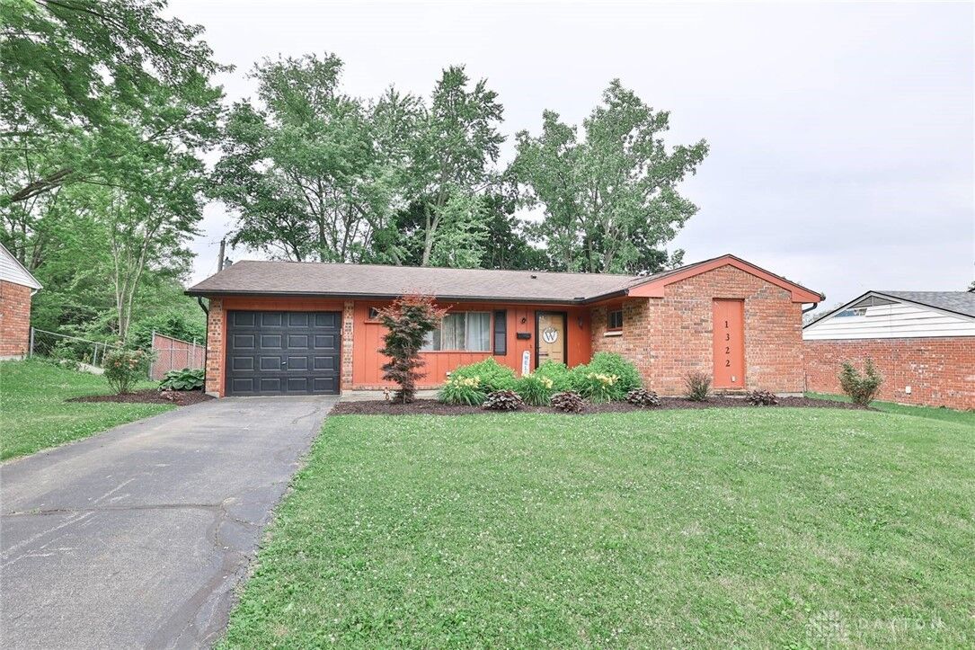Property Photo: 1322 Yorktown Drive OH 45373