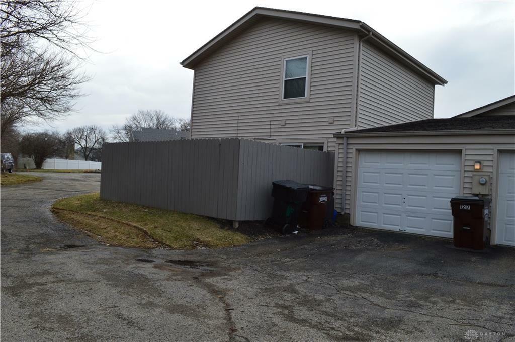 Property Photo: 1215 Robbins Run Court OH 45458