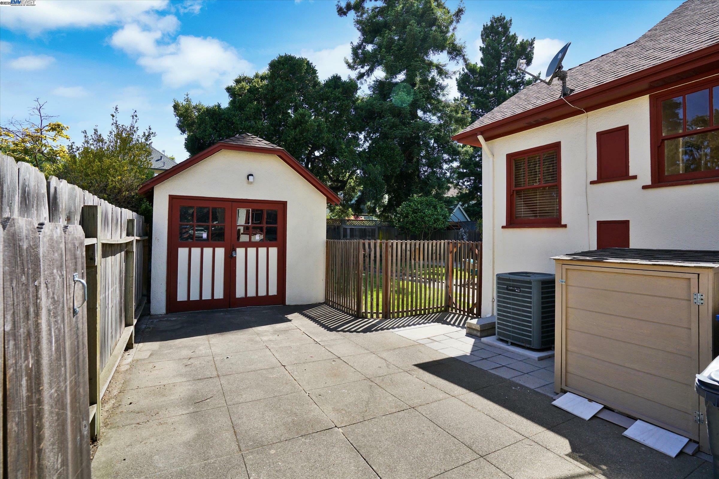 Property Photo: 2040 Central Ave CA 94501
