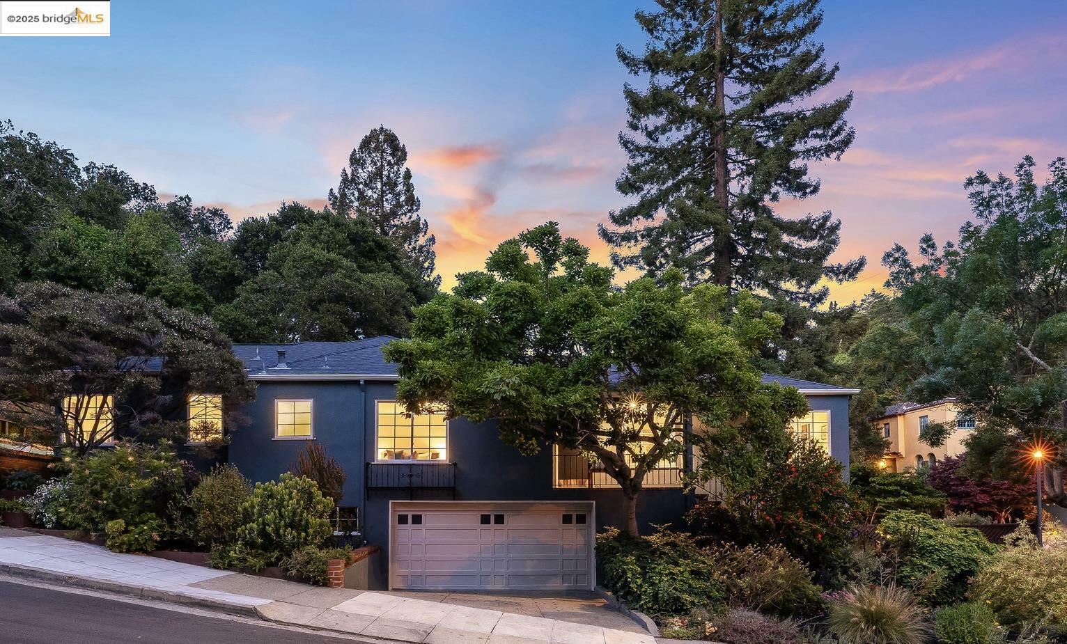 Property Photo: 2 Humphrey Place CA 94610