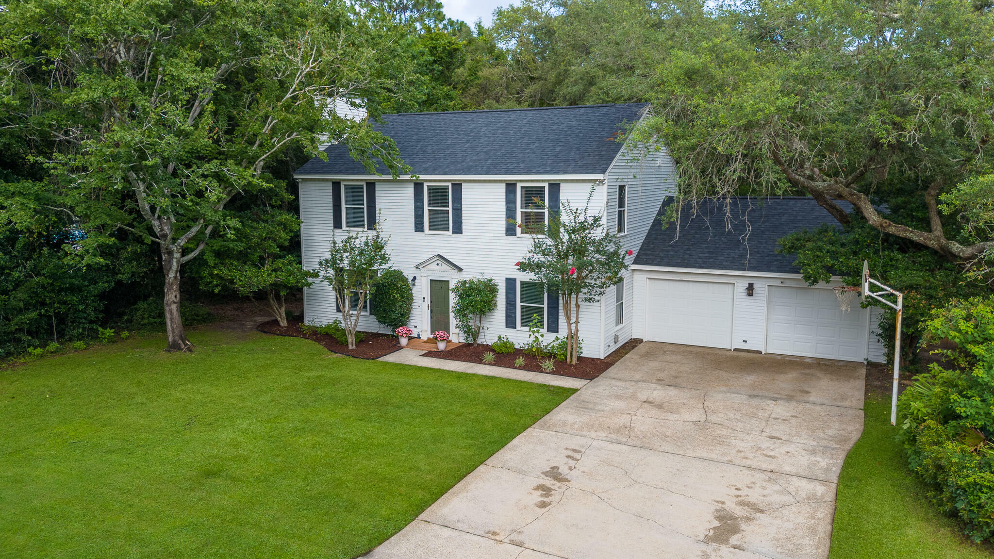 Property Photo: 401 Greenwood Way FL 32578