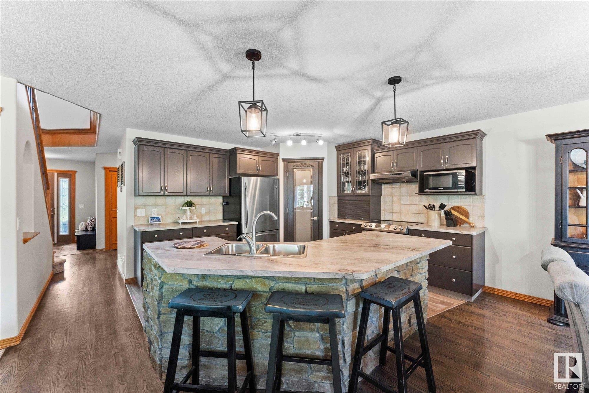 Property Photo: 53522 Rge Road 272 45 AB T7X 3N2