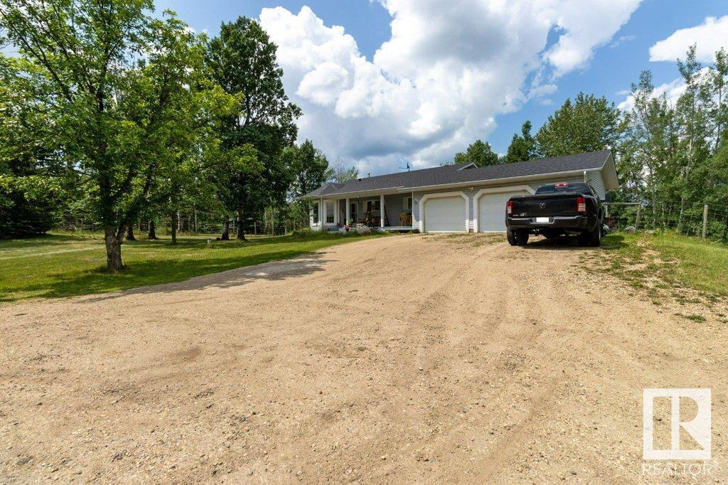 Property Photo: 51052 Rge Road 220 AB T8E 1G8