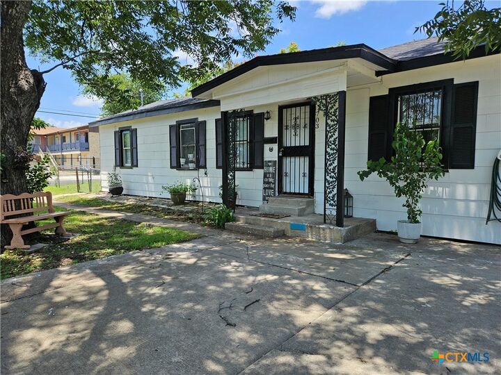 Property Photo: 703 Atkinson Avenue TX 76541