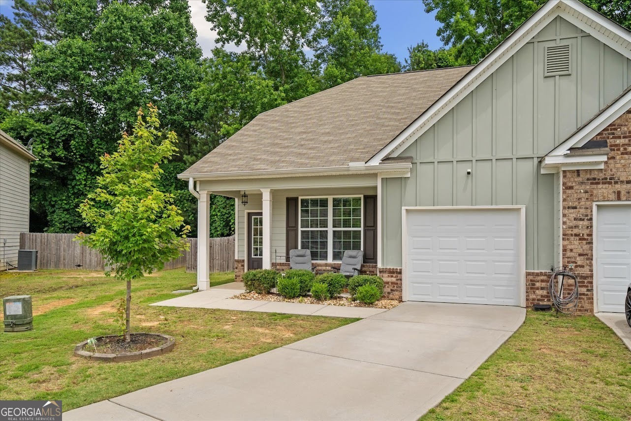 Property Photo: 560 Vandenburg Drive GA 30180