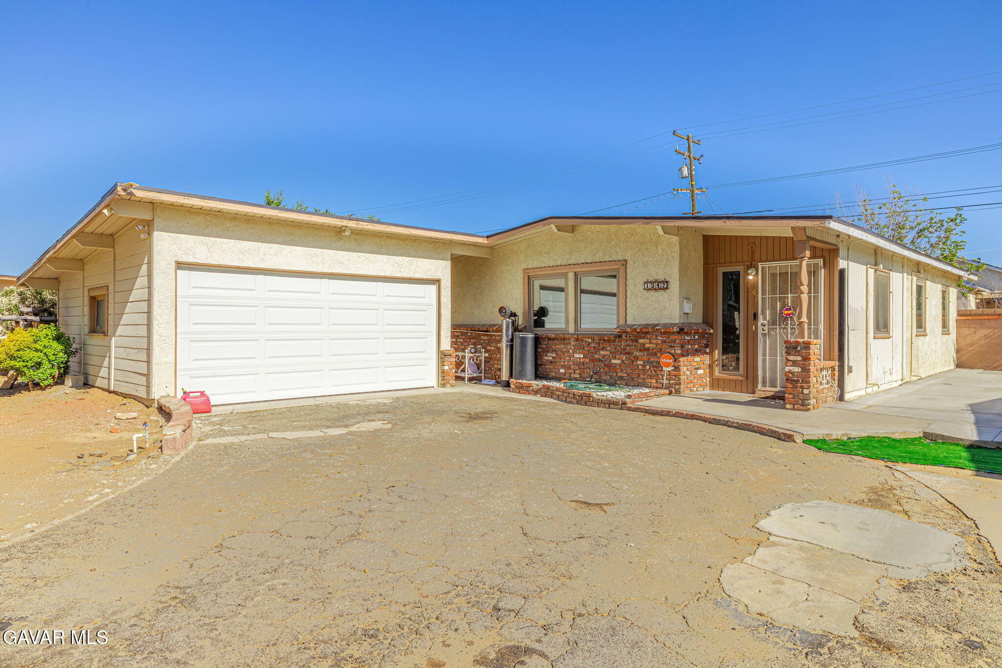 Property Photo: 1342 Ave H 15 CA 93534