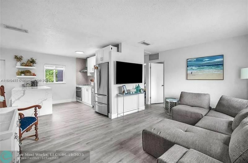 Property Photo: 561 NE 61st St FL 33334