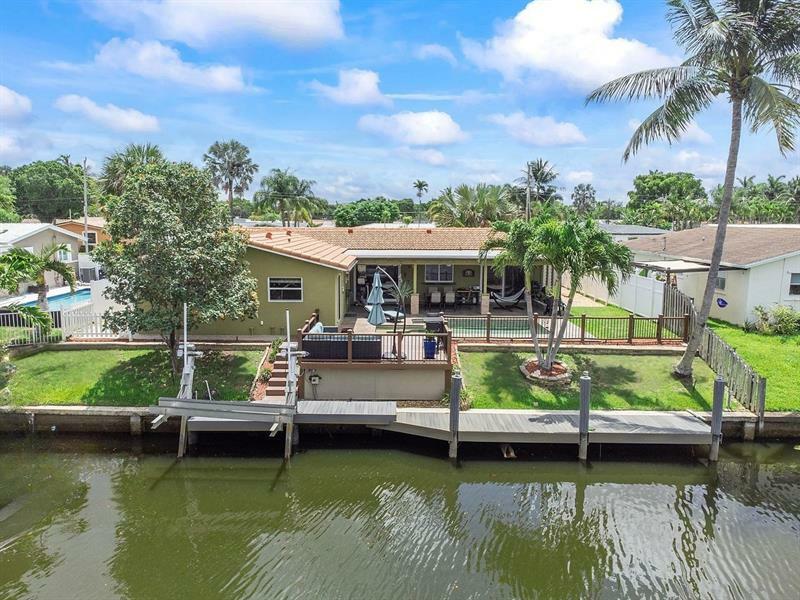 Property Photo: 1321 SW 57th Ave FL 33317