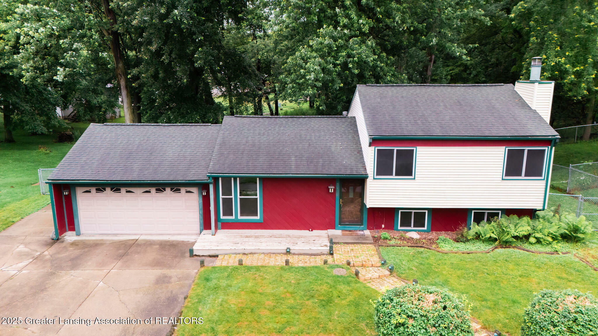 Property Photo:  3720 Stoneleigh Drive  MI 48910 