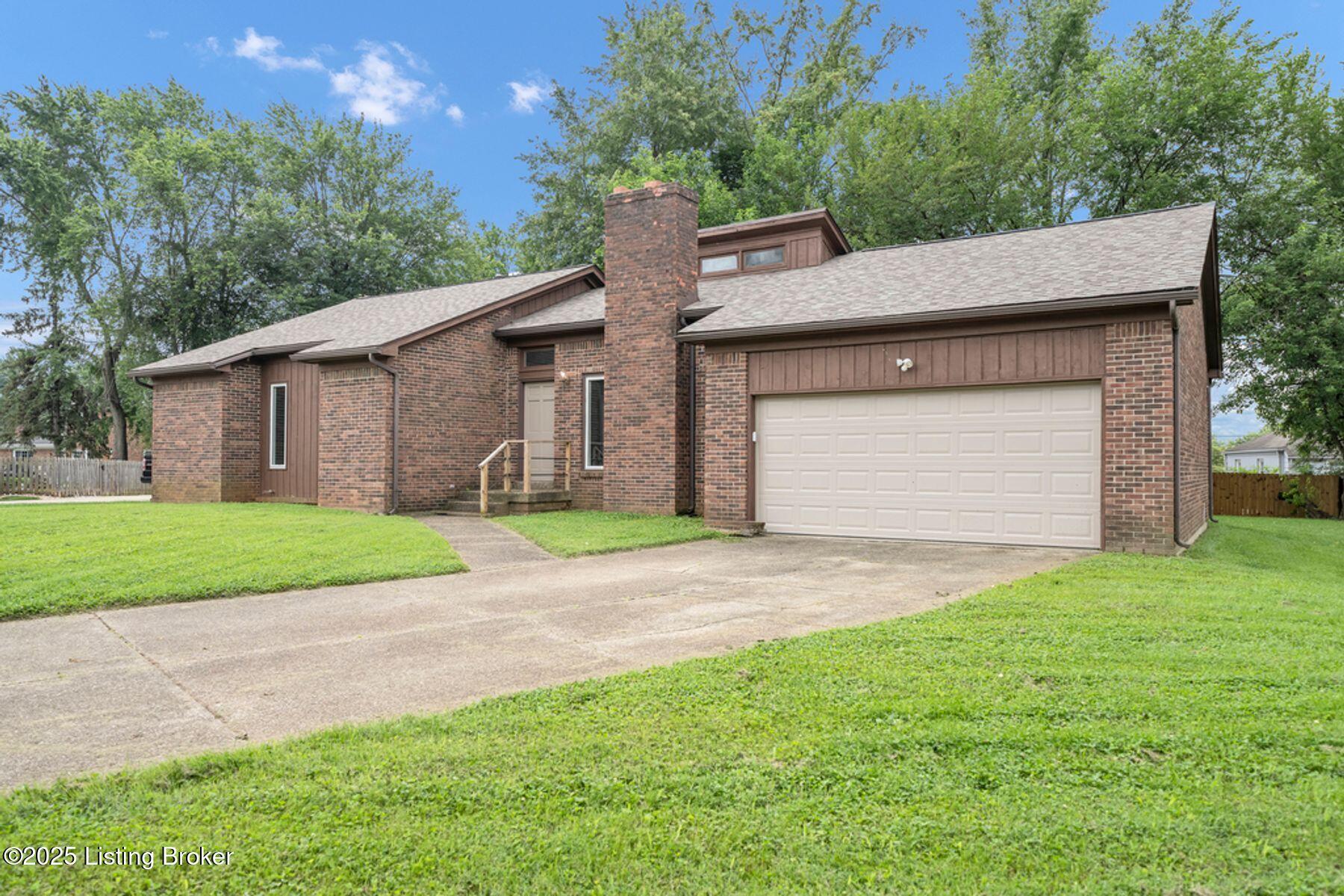Property Photo: 4510 Trey Pl KY 40220