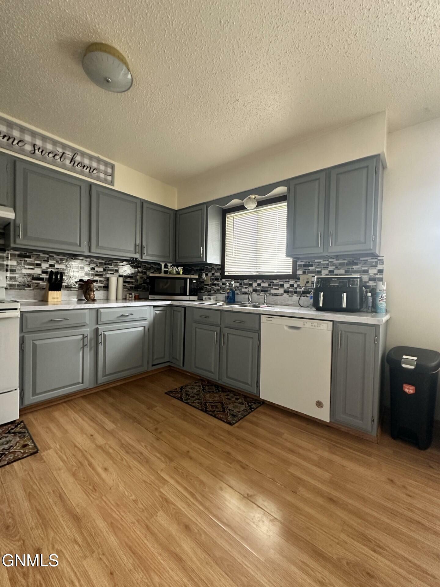 Property Photo: 1725 N 17th Street ND 58501
