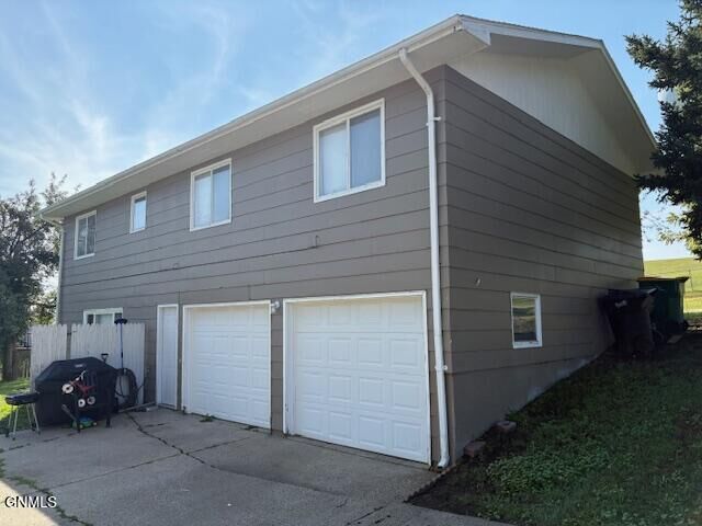 Property Photo: 1725 N 17th Street ND 58501