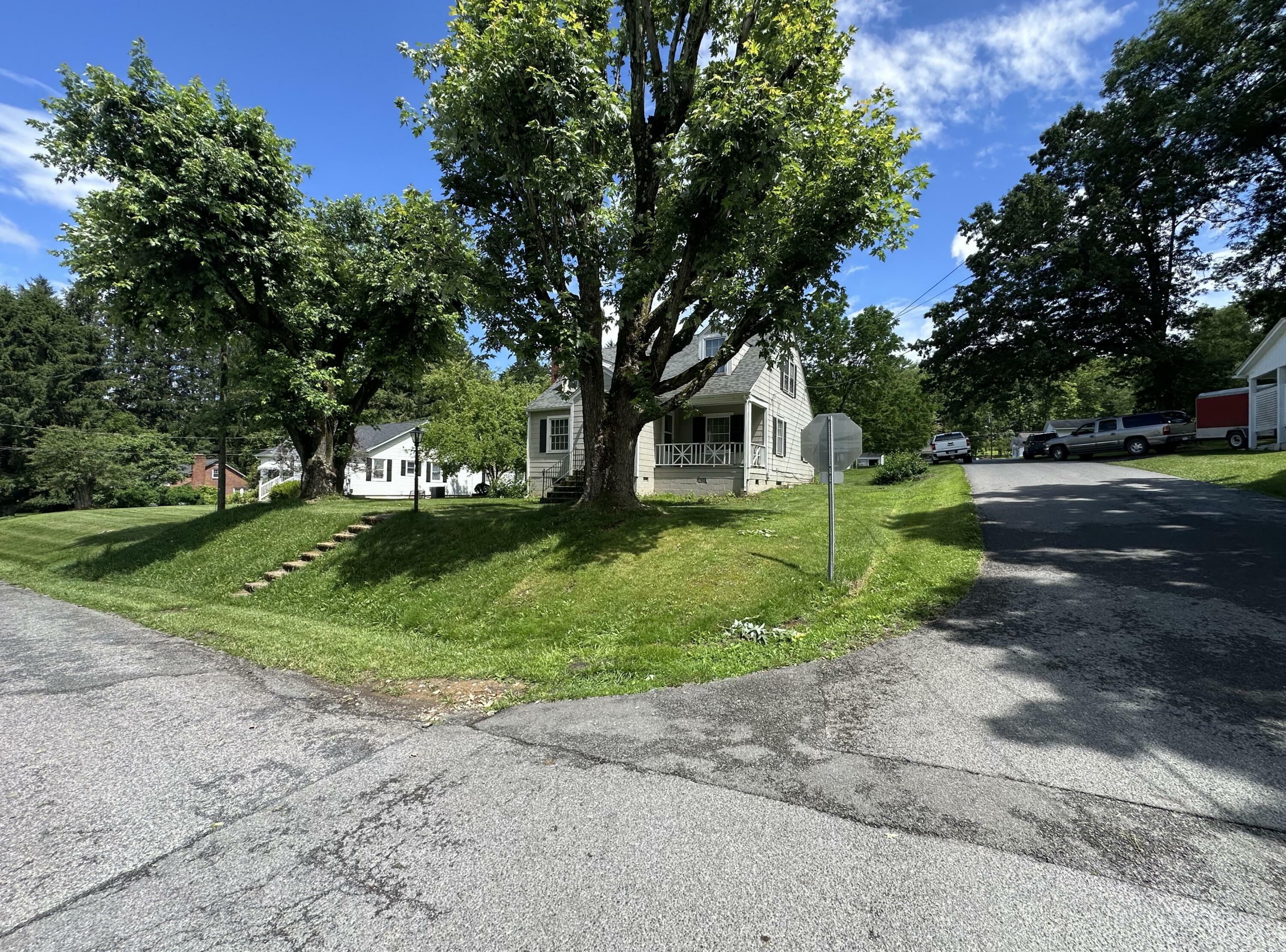 Property Photo: 819 Lafayette St WV 24901