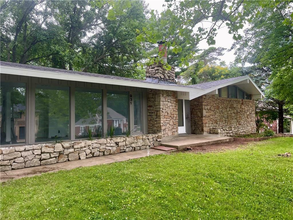 Property Photo:  931 Valley Lane  MO 64150 