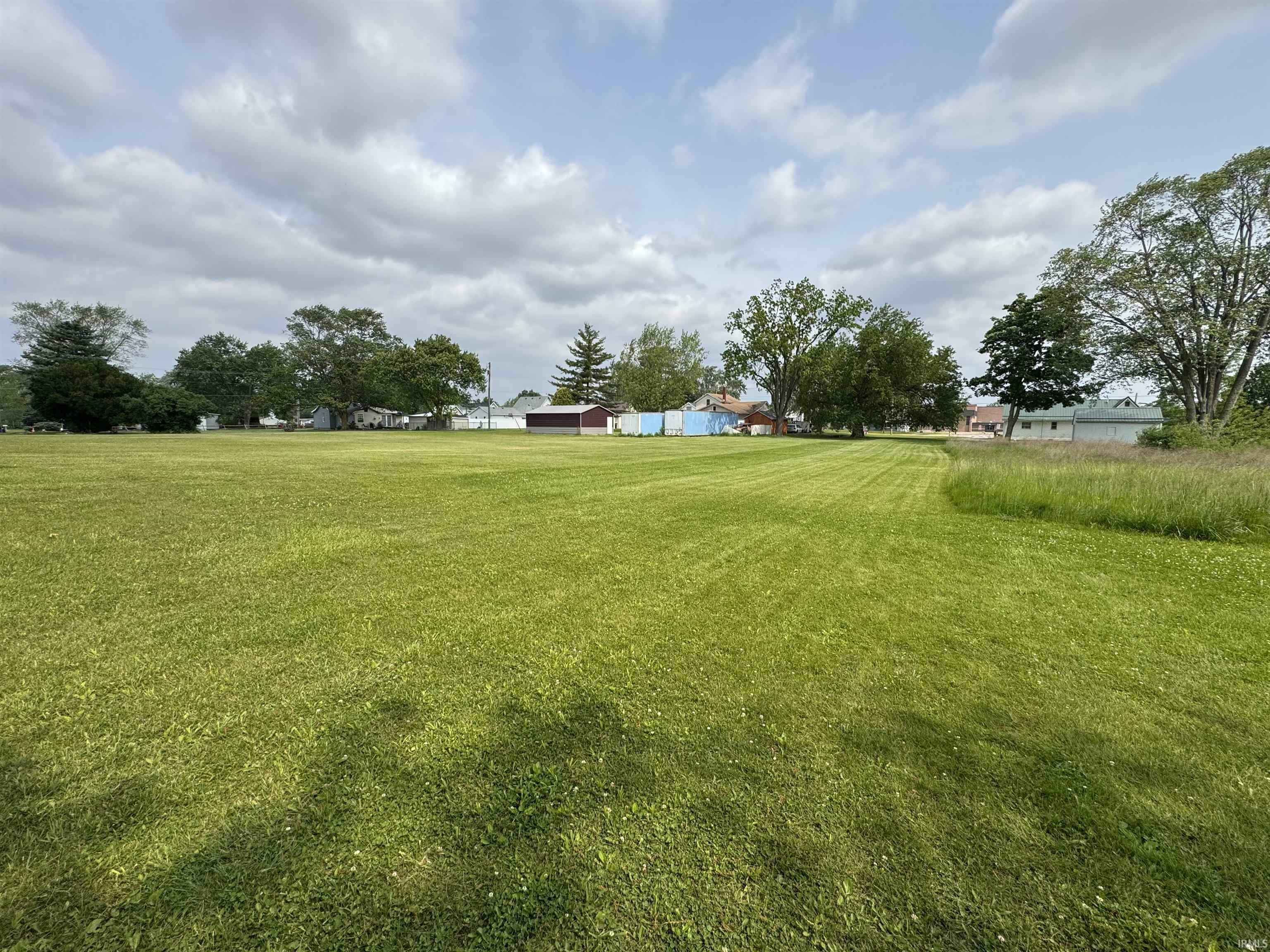 Property Photo: 618 E Main Street IN 46721