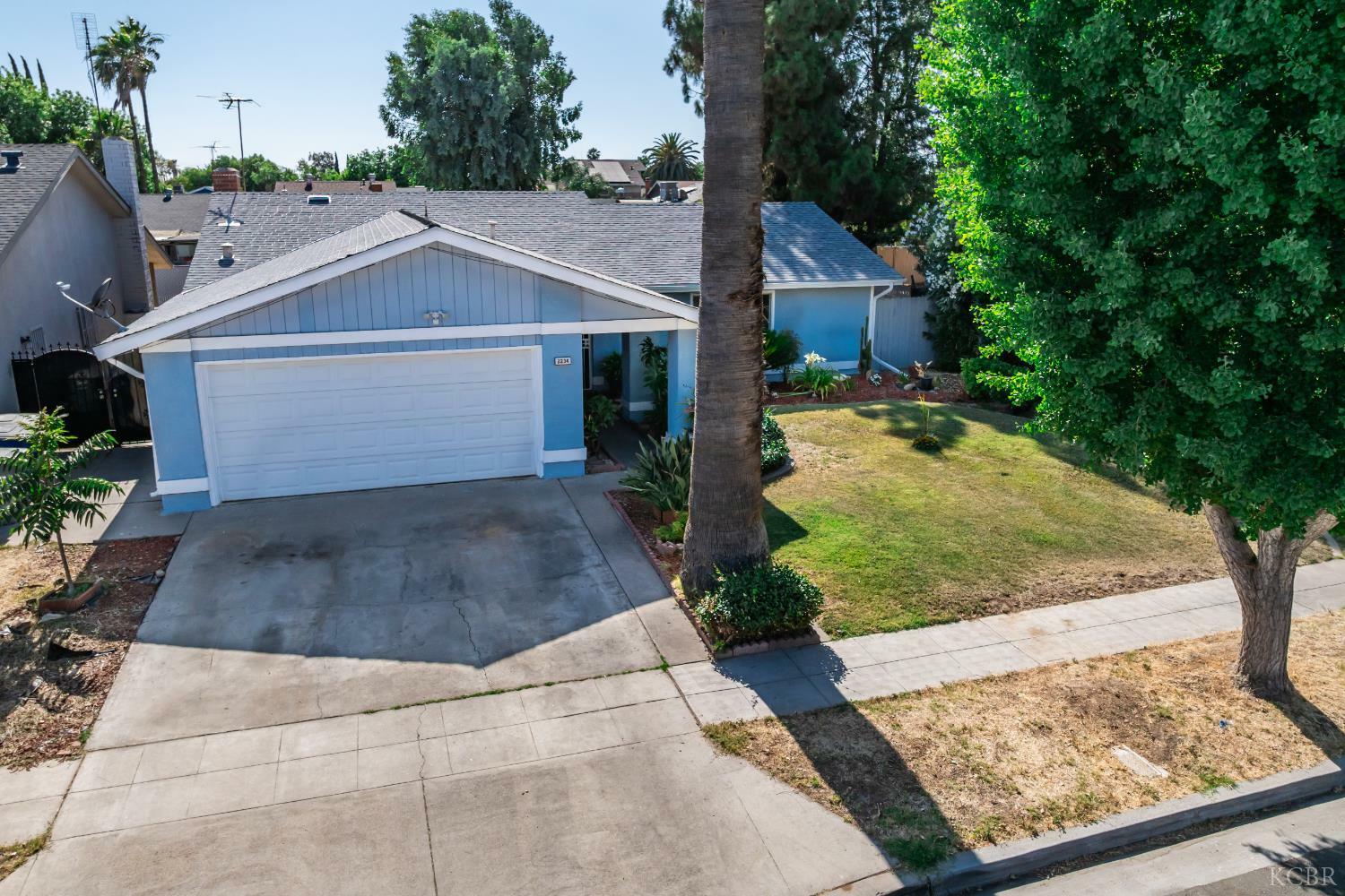 Property Photo: 2234 S Winery Avenue CA 93725