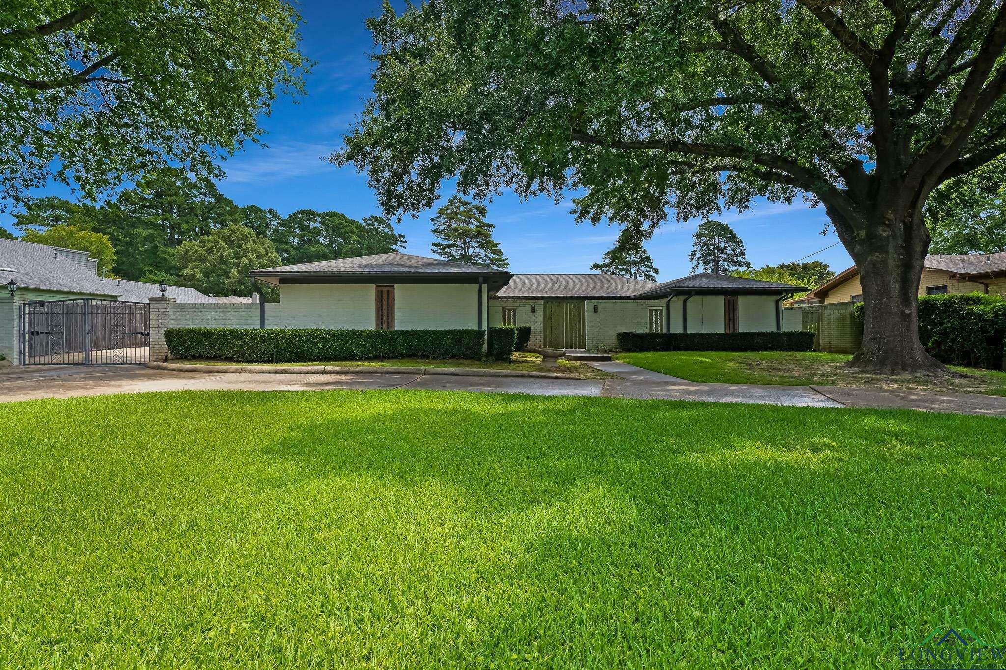 Property Photo: 2104 McCann Rd TX 75601