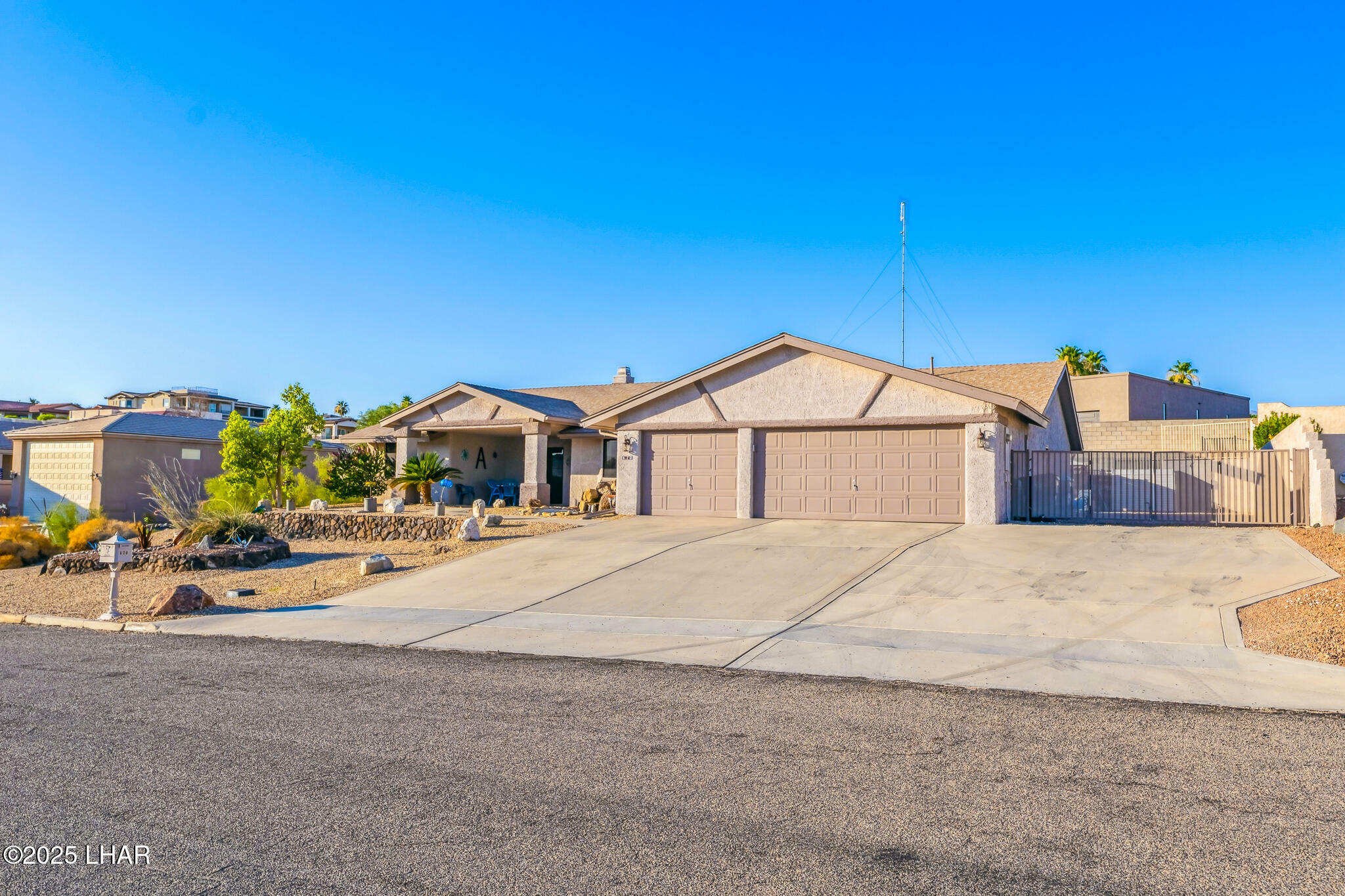 Property Photo: 670 Armour Dr AZ 86406