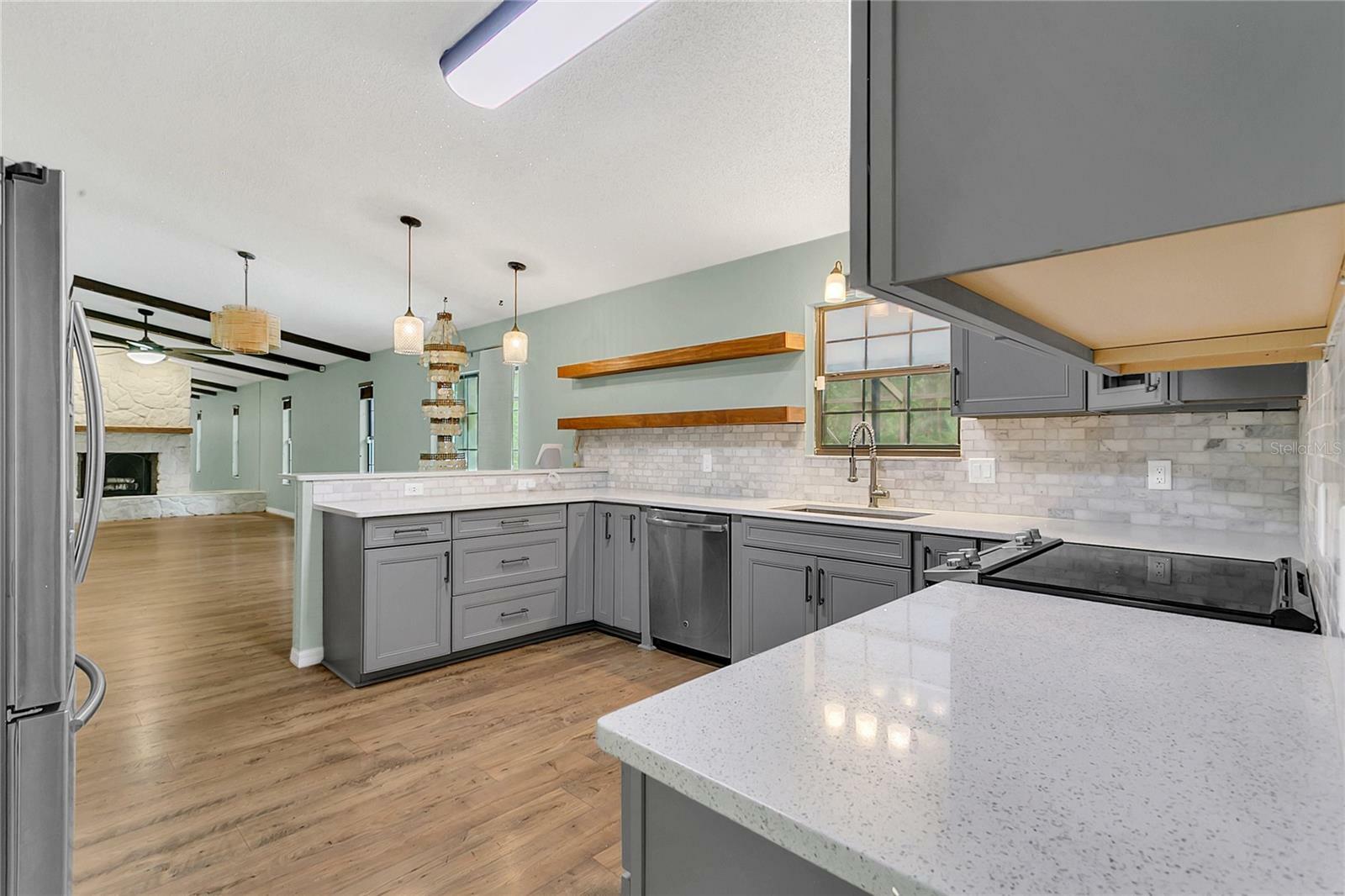 Property Photo: 717 Southeast 46th Court FL 34471