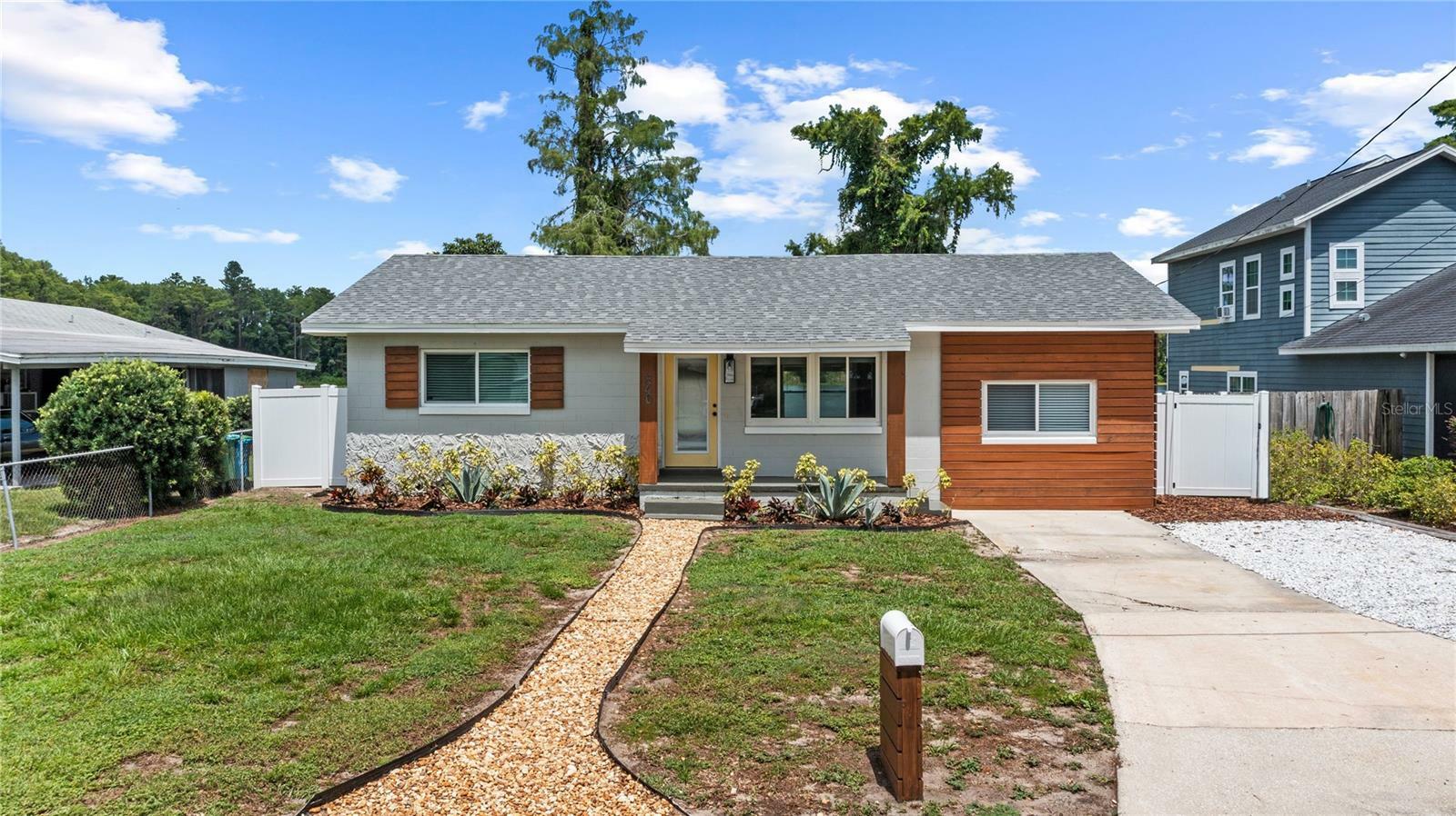 Property Photo: 840 Bethune Drive FL 32810