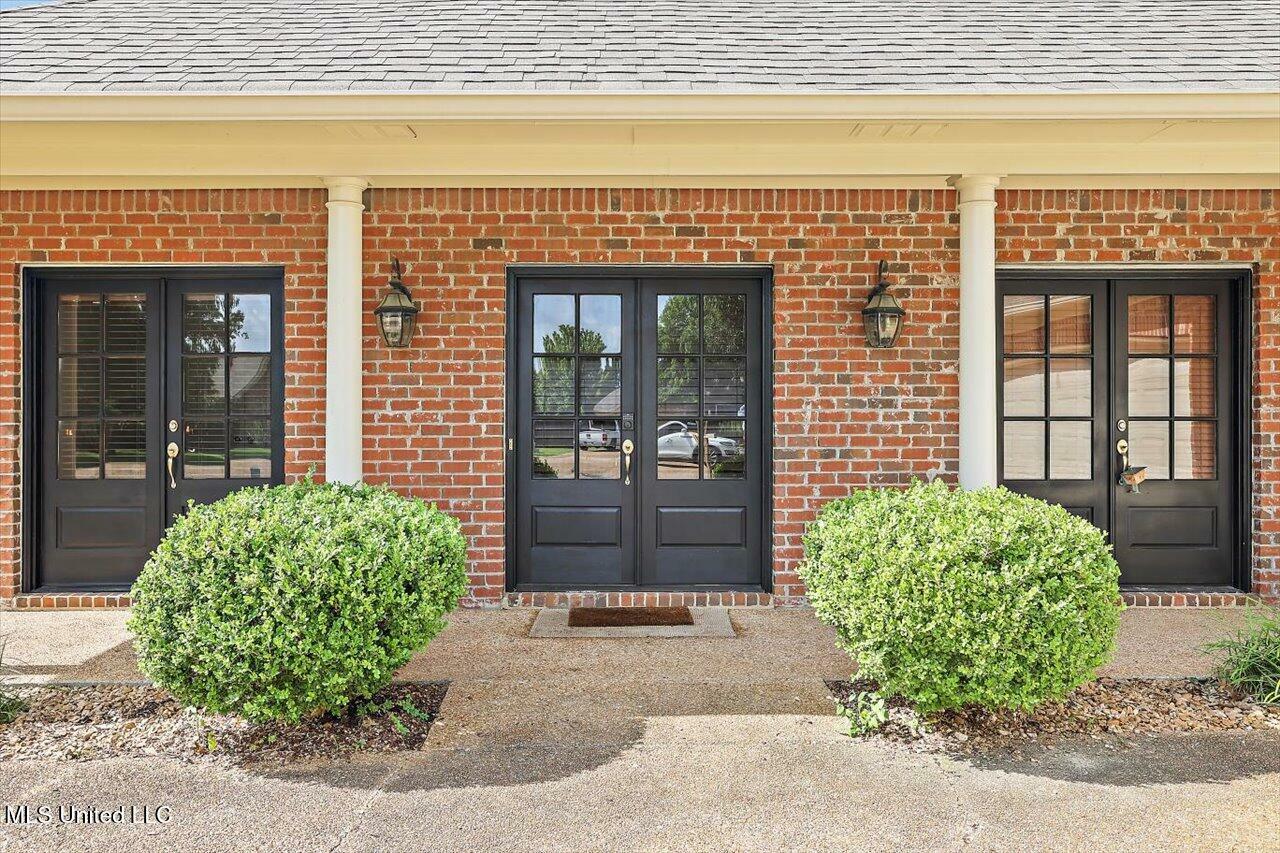 Property Photo: 105 Lynwood Court MS 39046
