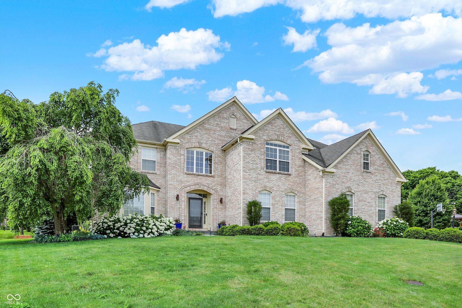 Property Photo: 10587 Proposal Pointe Way IN 46040