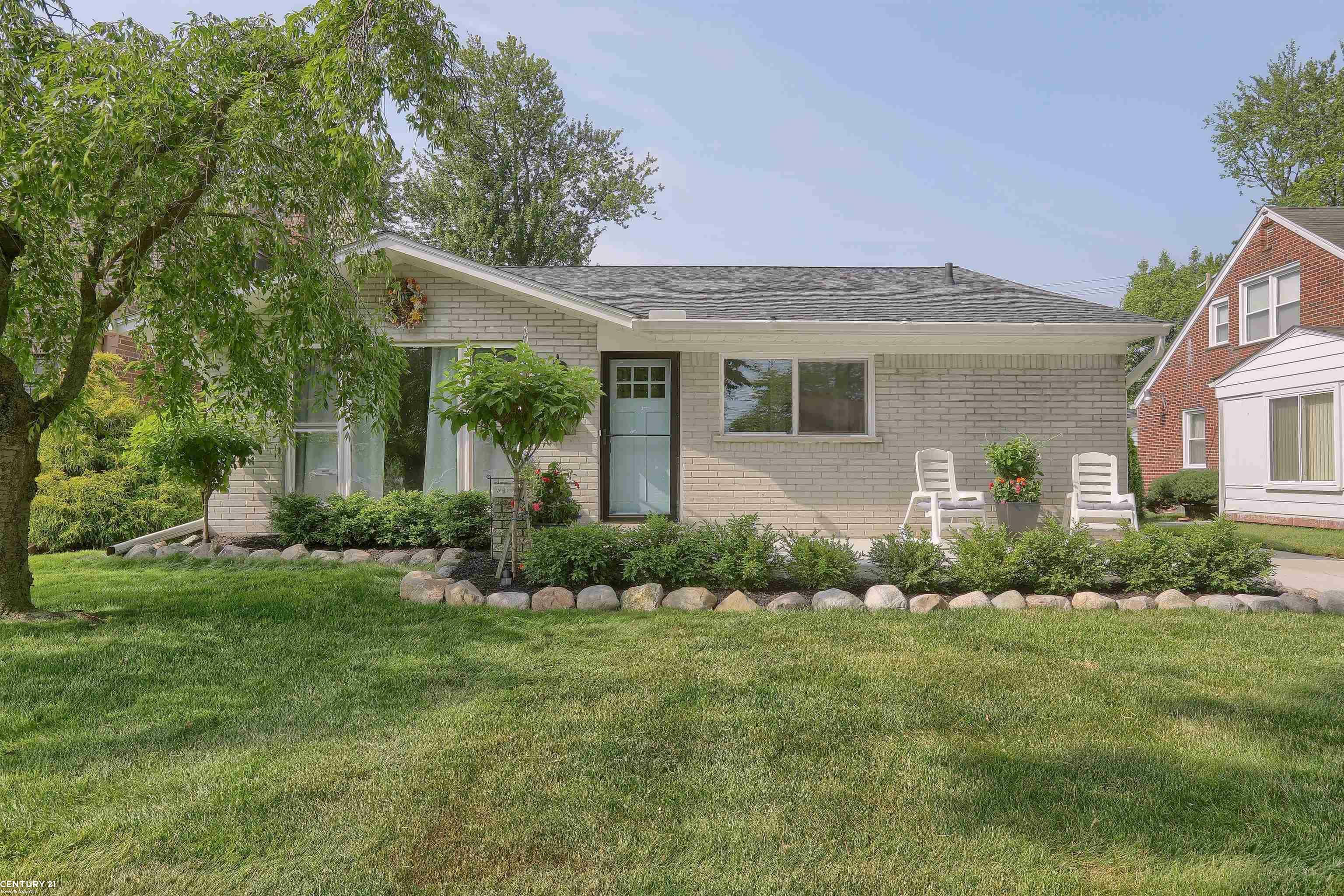 Property Photo: 1659 Stanhope Street MI 48236