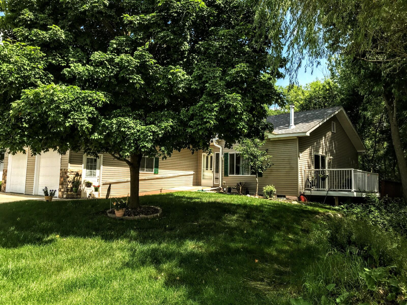 Property Photo: 654 Riverview Ct 2-Bldg C WI 53549