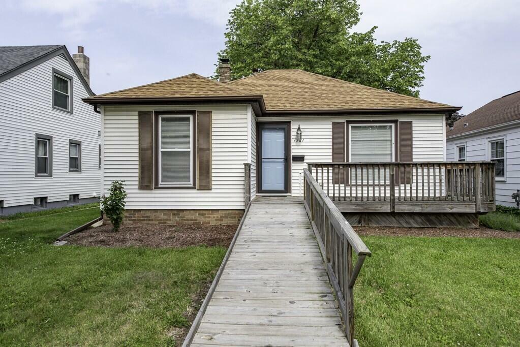 Property Photo: 1521 Monroe Ave WI 53405