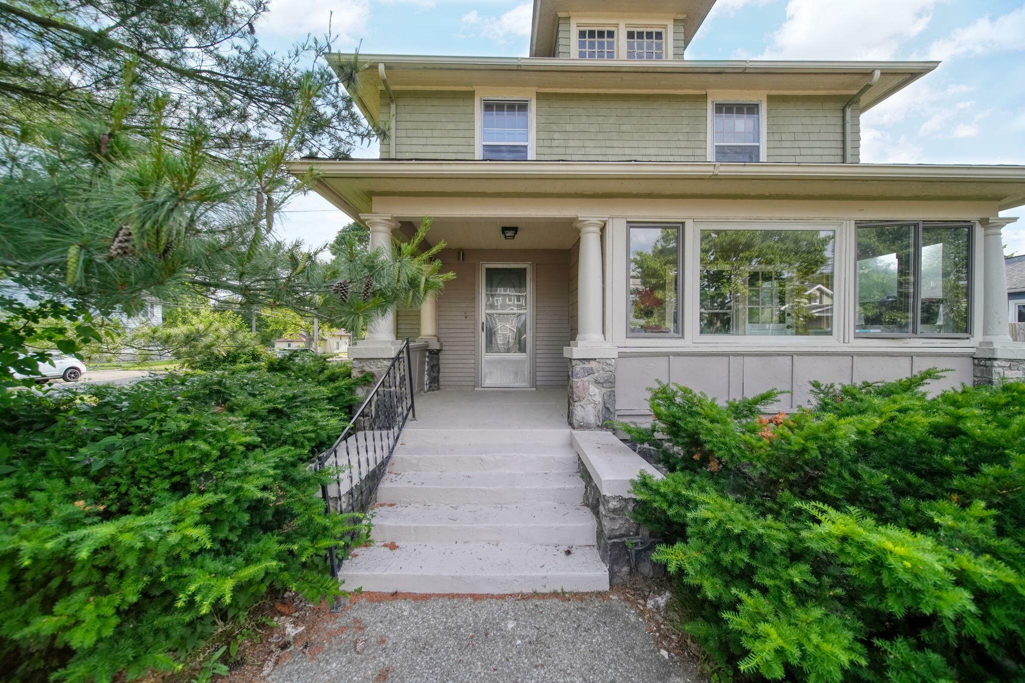 Property Photo: 1302 Lansing Avenue MI 49202