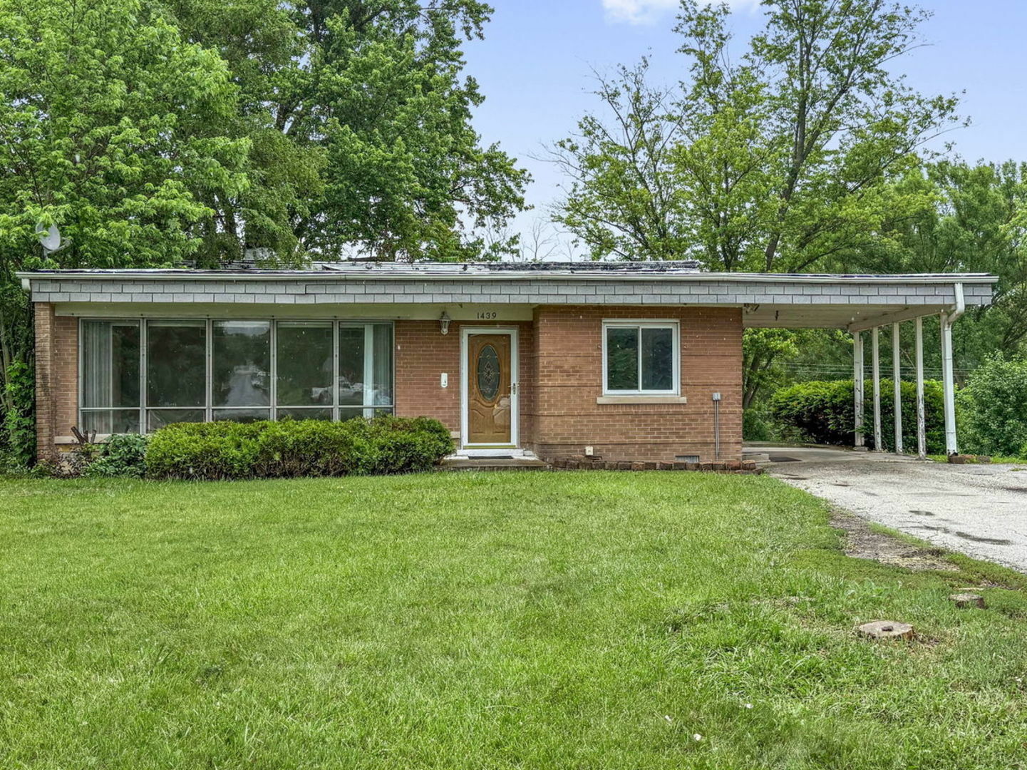 Property Photo:  1439 S Highland Avenue  IL 60148 