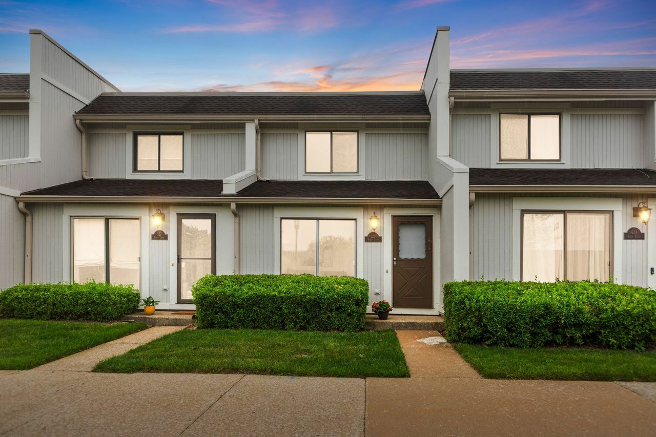 Property Photo: 629 Robin Court 0 IL 60030