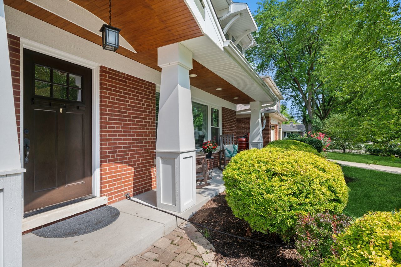 Property Photo: 806 S Walnut Avenue IL 60005
