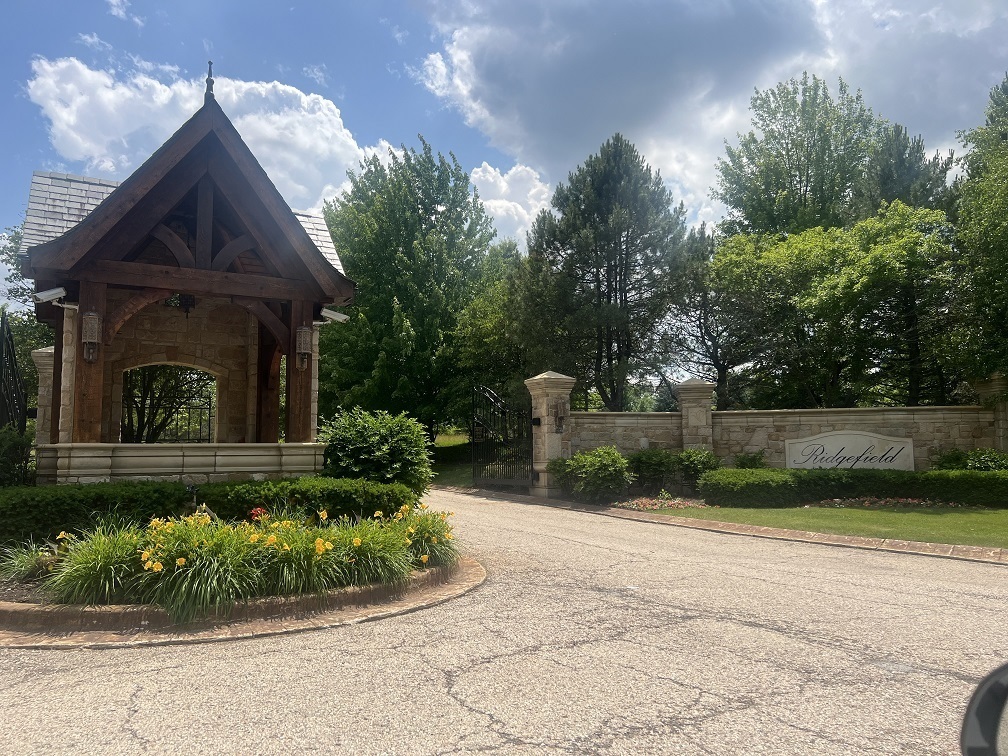 Property Photo: 18N647 Ridgefield Boulevard IL 60142