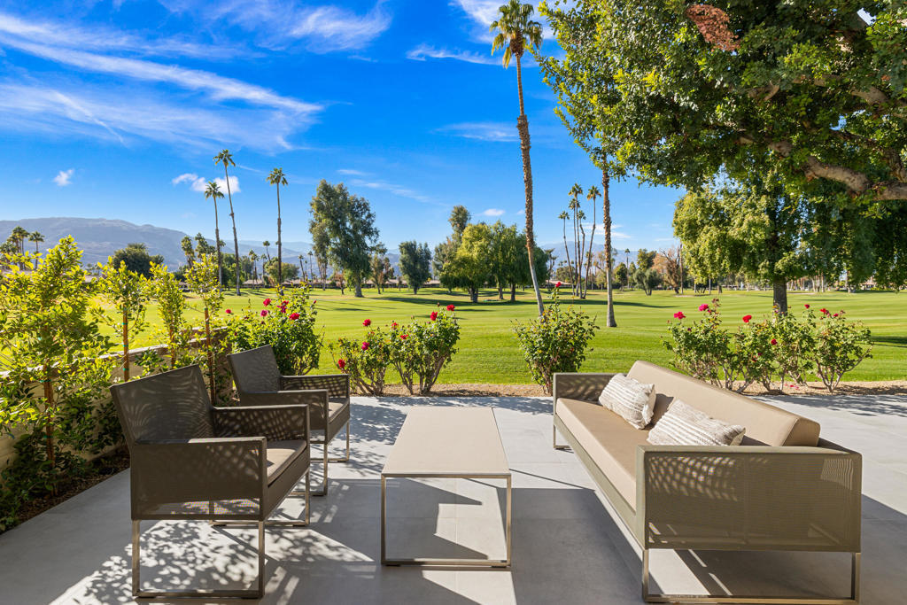 Property Photo:  331 Gran Via  CA 92260 