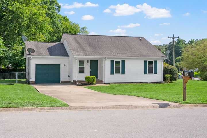 Property Photo: 942 Princeton Drive TN 37042