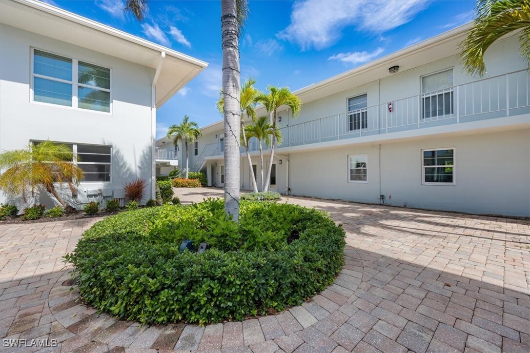 Property Photo: 626 12th Avenue S 626 FL 34102