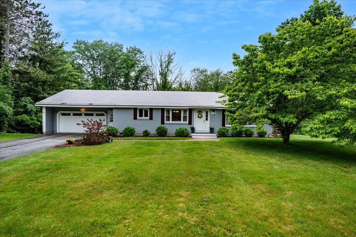 Property Photo:  10 Circle Drive  NH 03110 