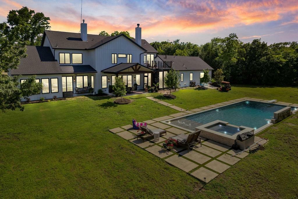 Property Photo: 727 County Road 4425 TX 75491