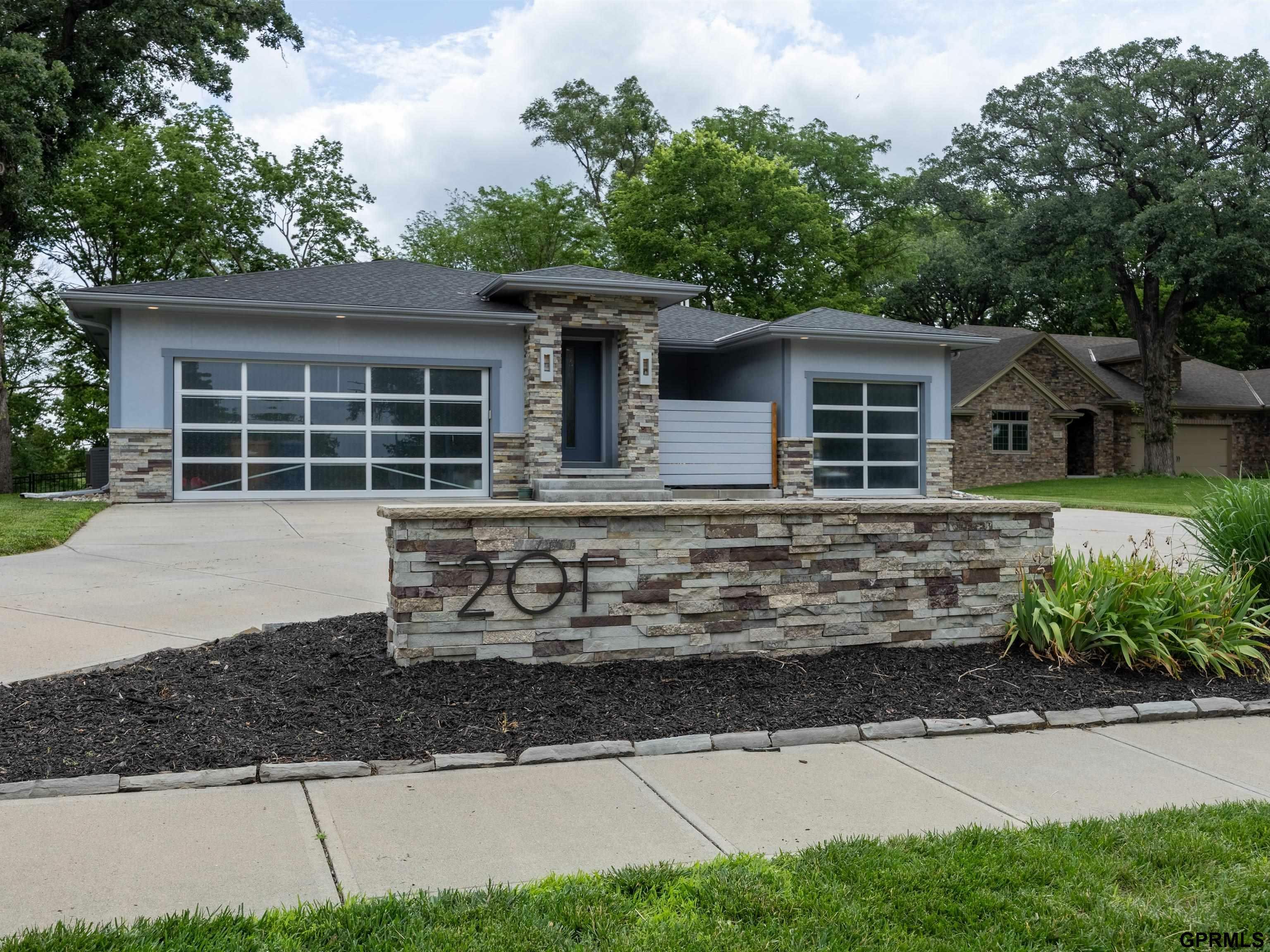 Property Photo: 201 Bellevue Boulevard NE 68005