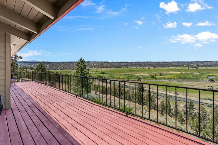Property Photo: 6150 S Crooked River Highway OR 97754