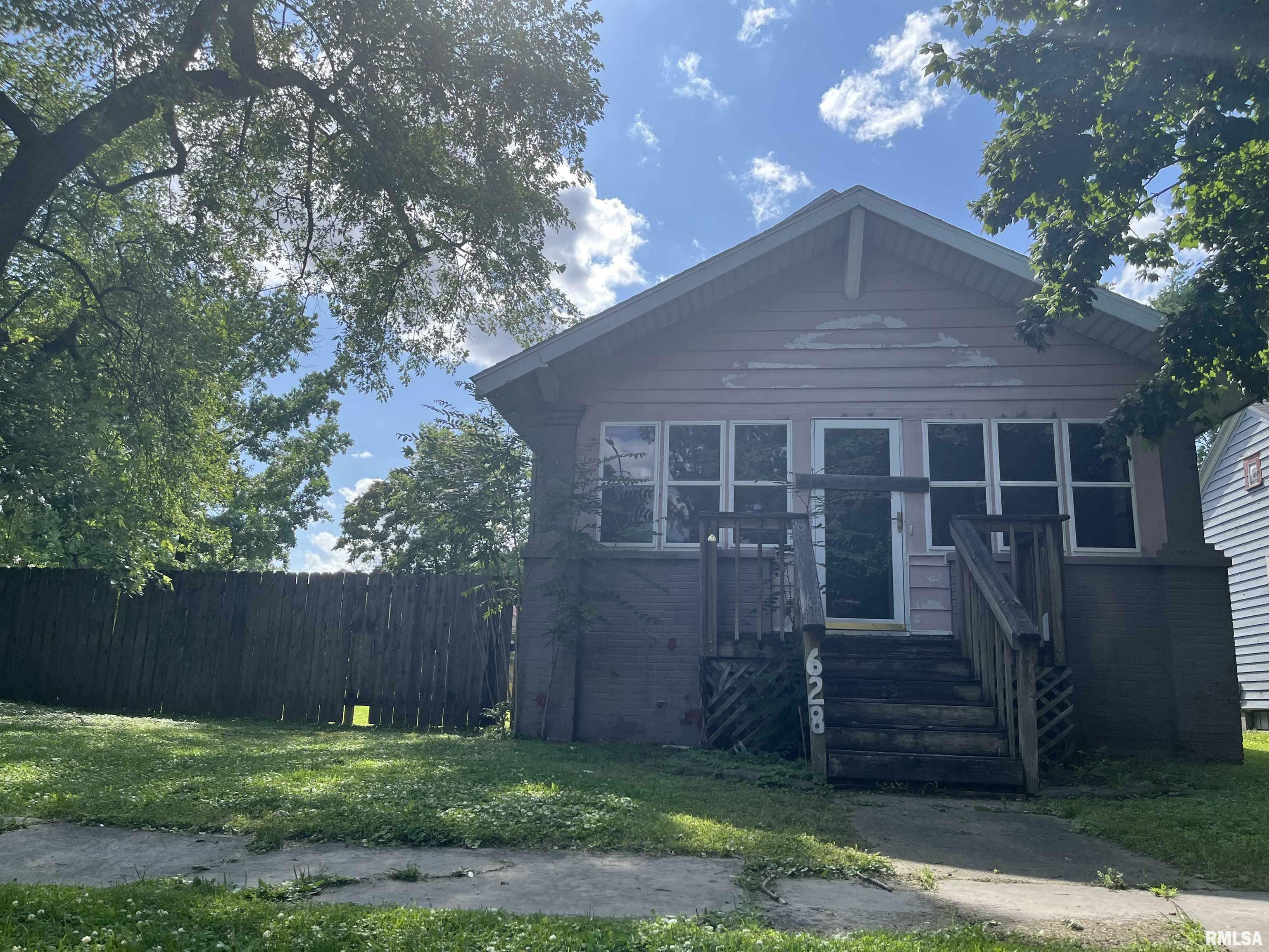 Property Photo: 628 S Elm Street IL 62801