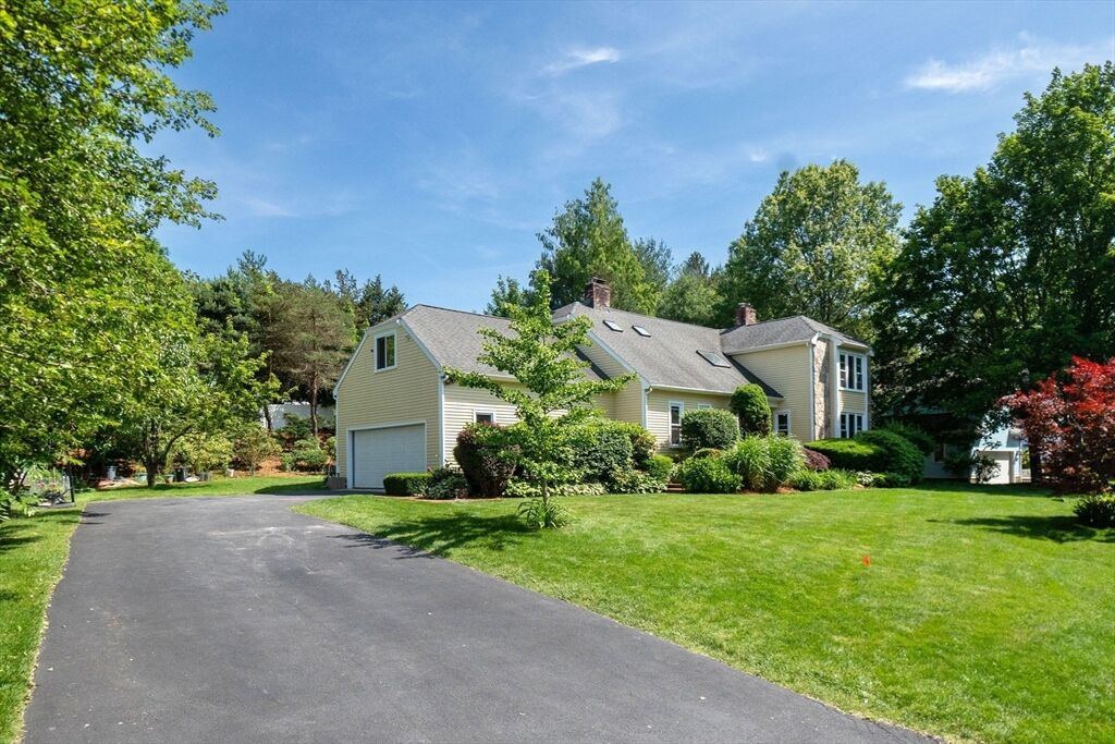 Property Photo:  4 Fieldstone Dr  MA 01890 