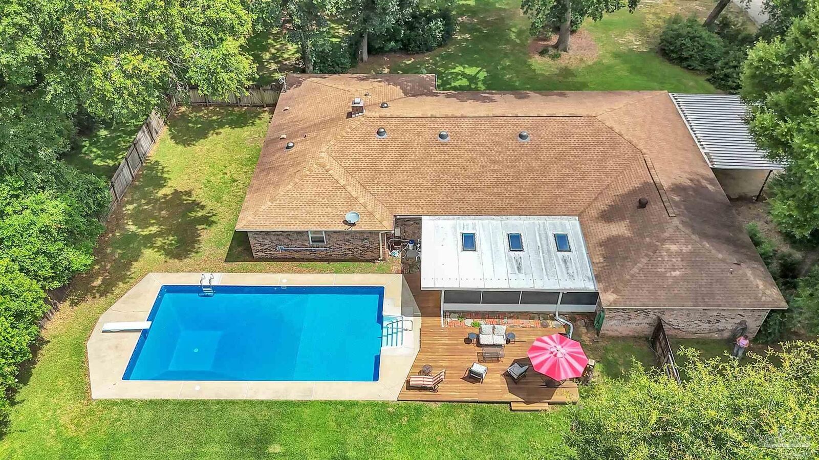 Property Photo: 465 Man O War Cir FL 32533