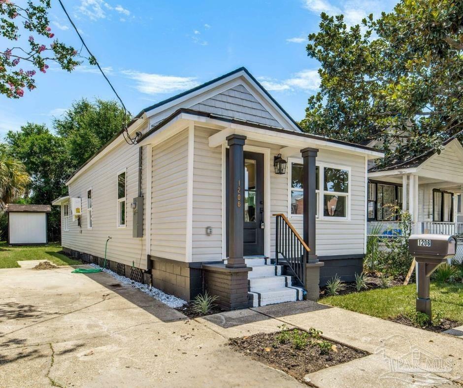 Property Photo:  1206 N 7th Ave  FL 32503 