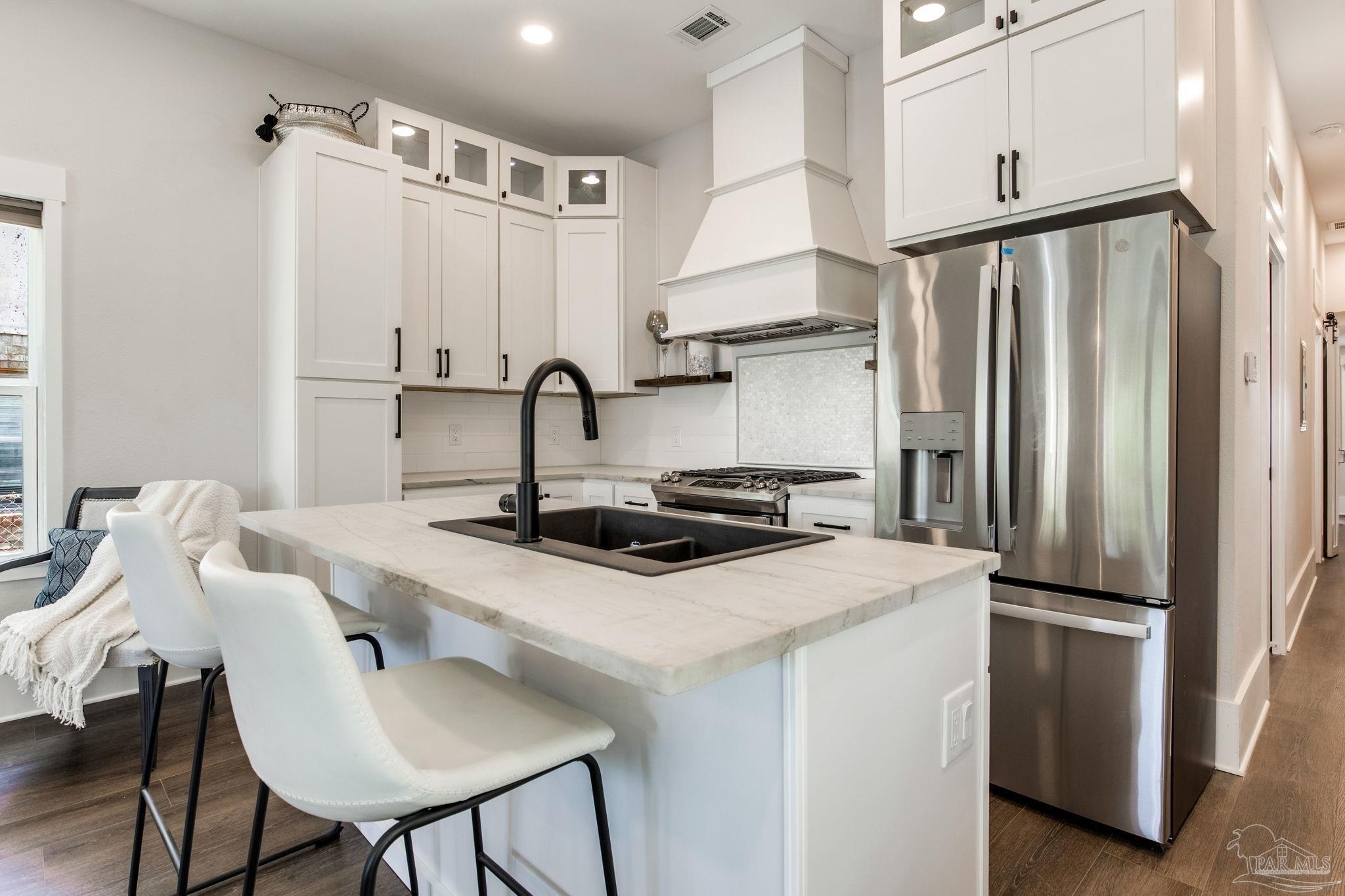 Property Photo: 1206 N 7th Ave FL 32503