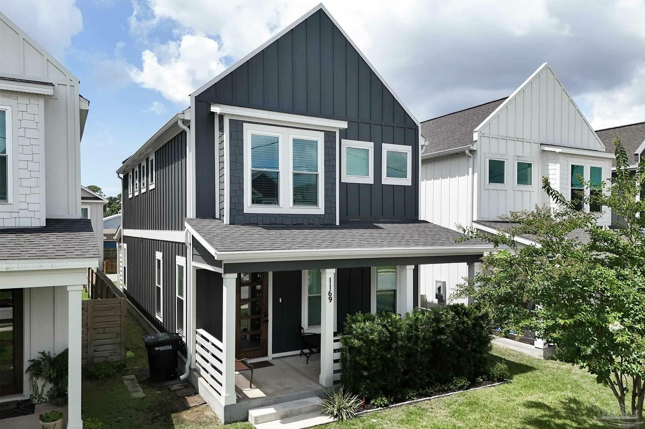 Property Photo:  1169 W Intendencia St  FL 32502 