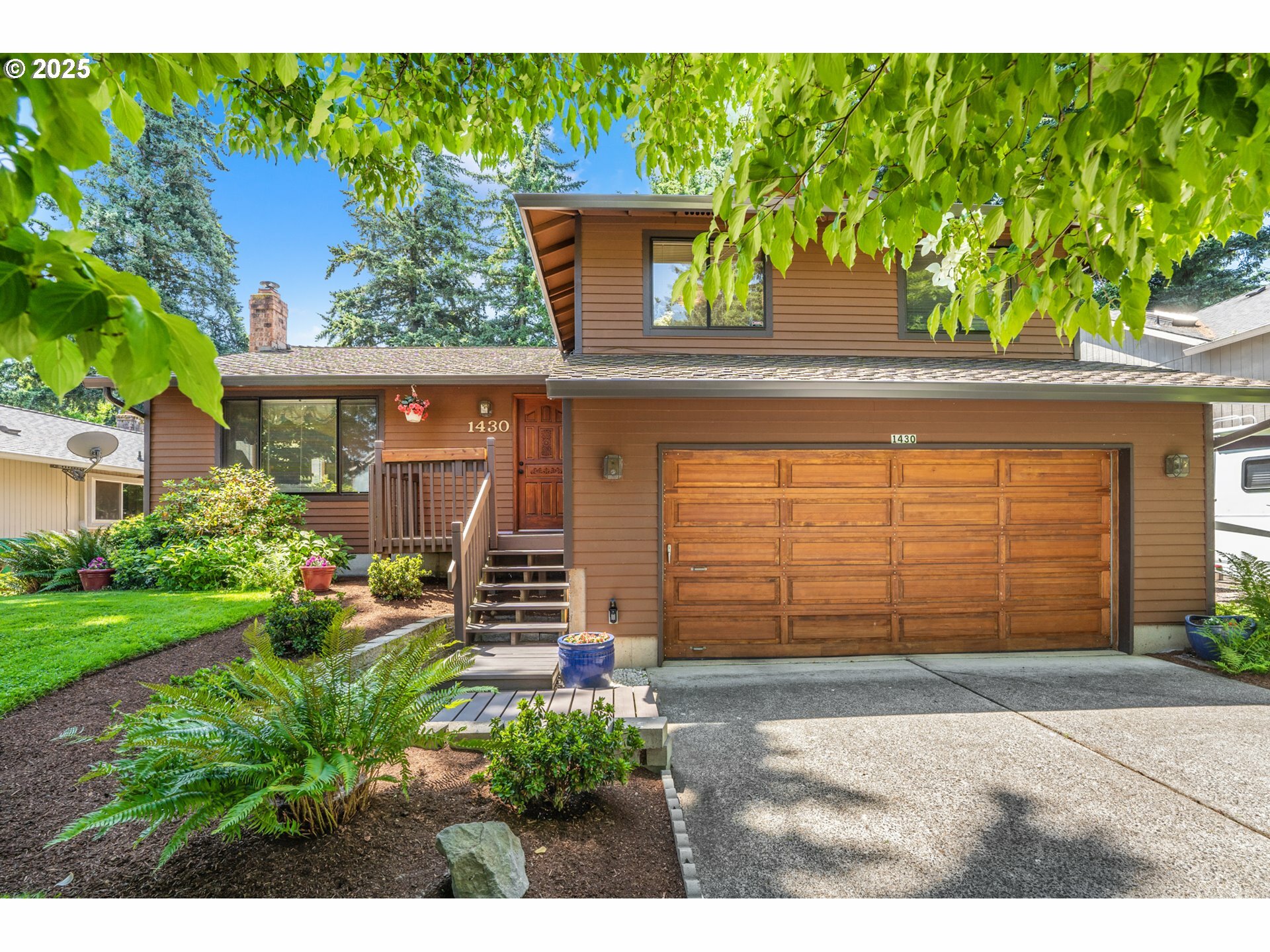 Property Photo: 1430 NW 19th St OR 97030